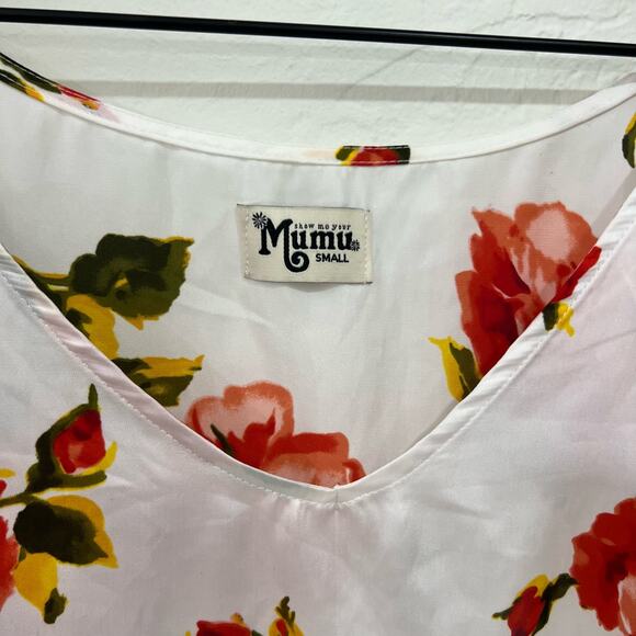 Show Me Your Mumu White Floral Rose Satin Blouse Top Size Small - Picture 3 of 6